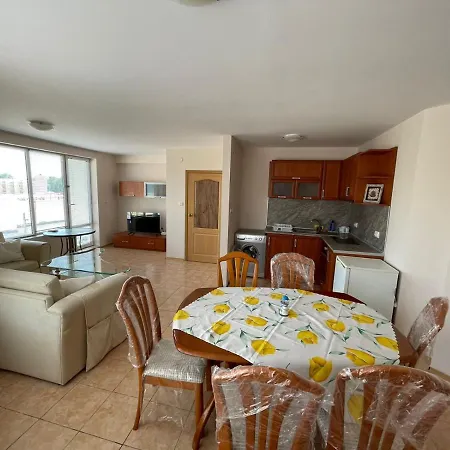 Апартаменты Palm Court A26