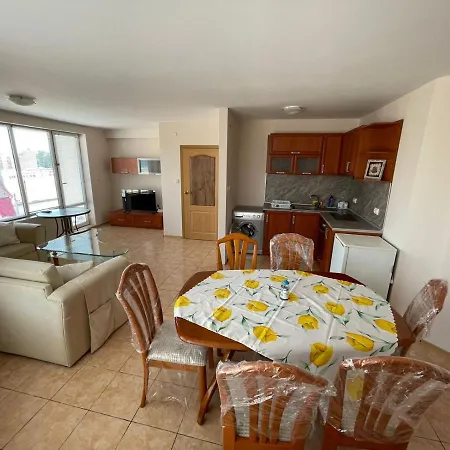 Апартаменты Palm Court A26 *