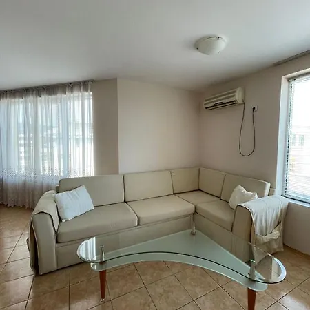 Palm Court A26 Апартамент